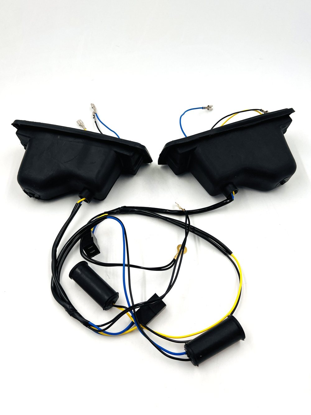 Чехол (кожух) подфарника ВАЗ 2103, 2106 с проводами 2 шт