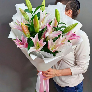 Букет из 3 розовых лилий