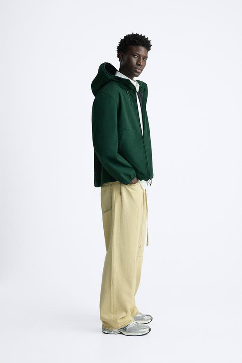 ZARA КУРТКА ИЗ ВЫСОКОТЕХНОЛОГИЧНОЙ ТКАНИ С КАПЮШОНОМ, ЗЕЛЕНЫЙ