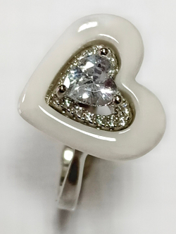 Ювелирное кольцо из серебра с керамикой