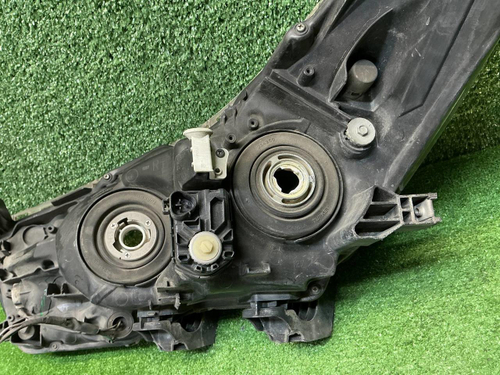 Фара правая Toyota Corolla E160 (12-16) галоген