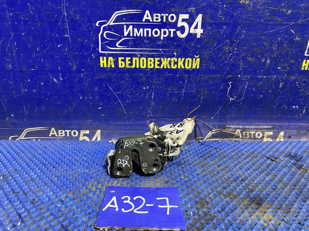 Замок двери задней правой NISSAN CEFIRO 1995