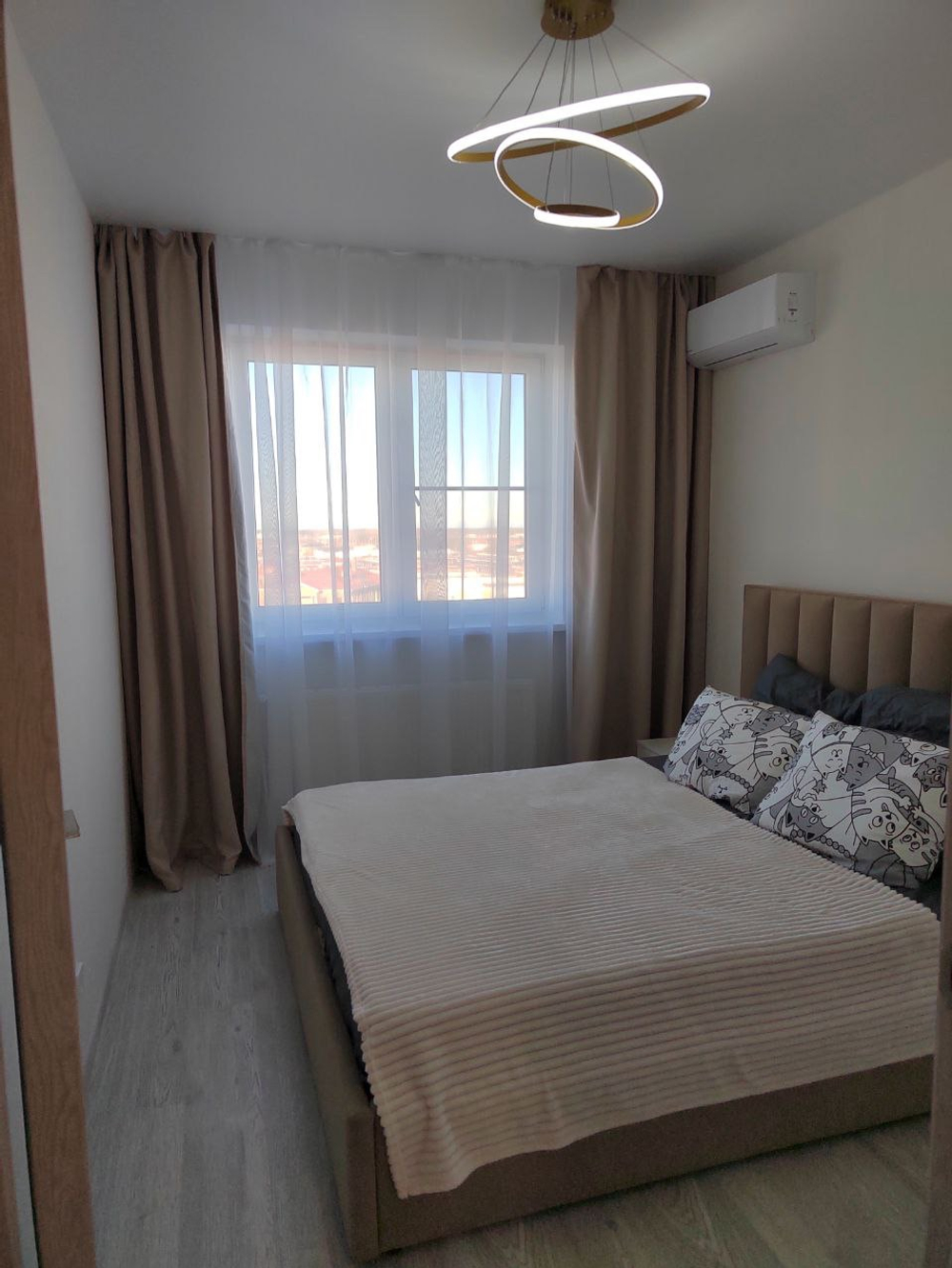 Интерьерная кровать и шкаф