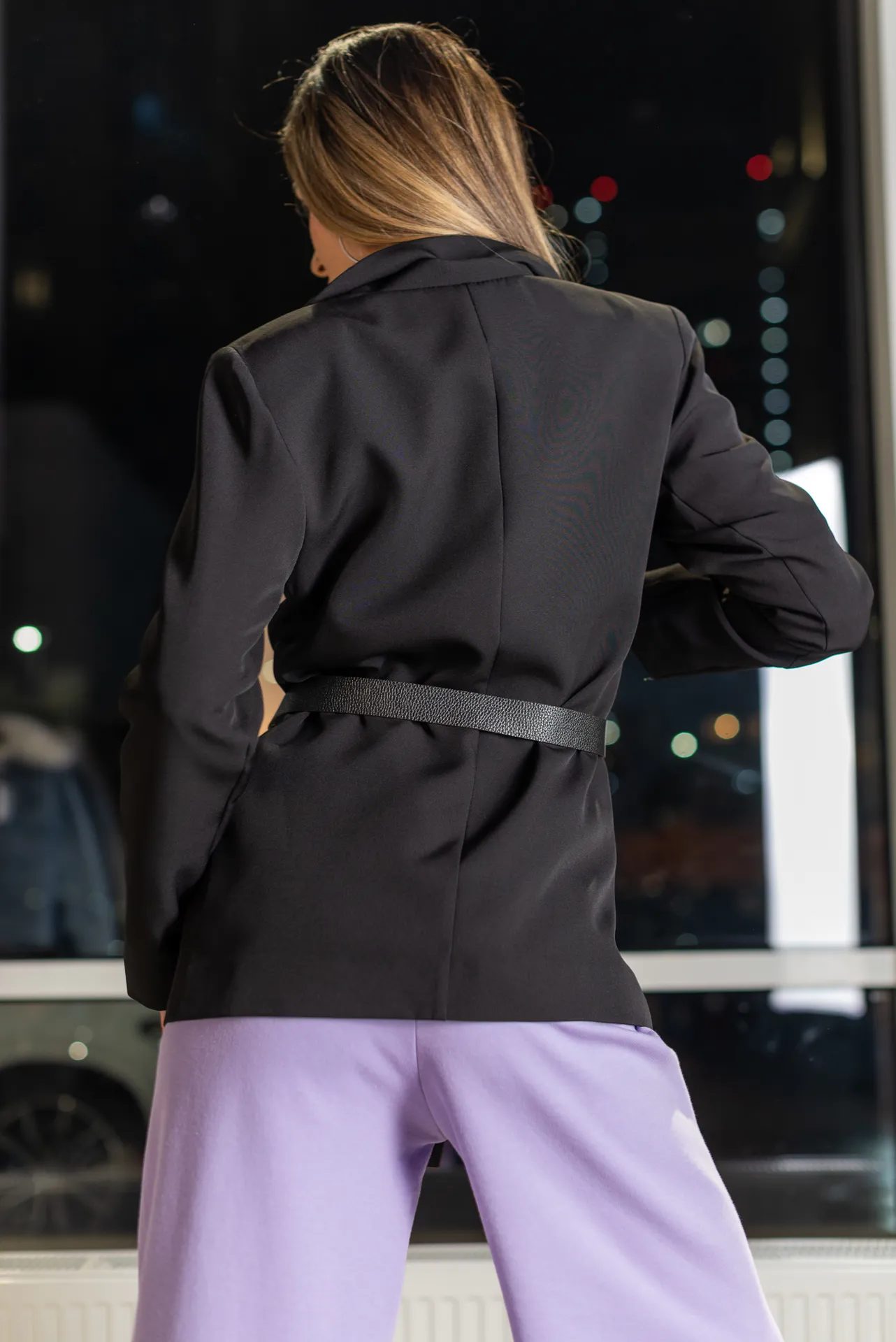 Пиджак черного цвета с поясом недорого