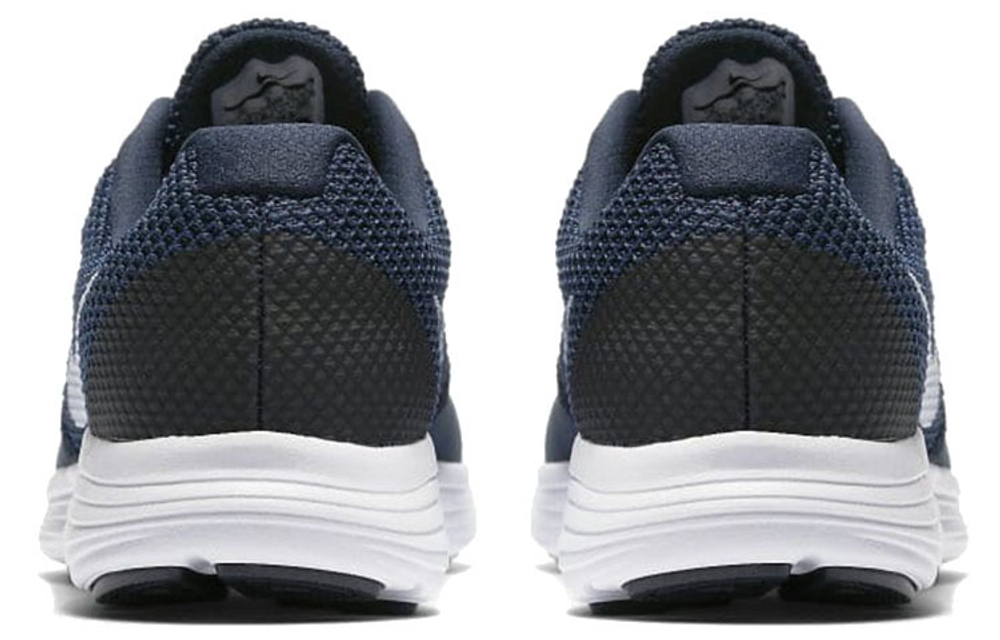 Кроссовки Nike Revolution 3