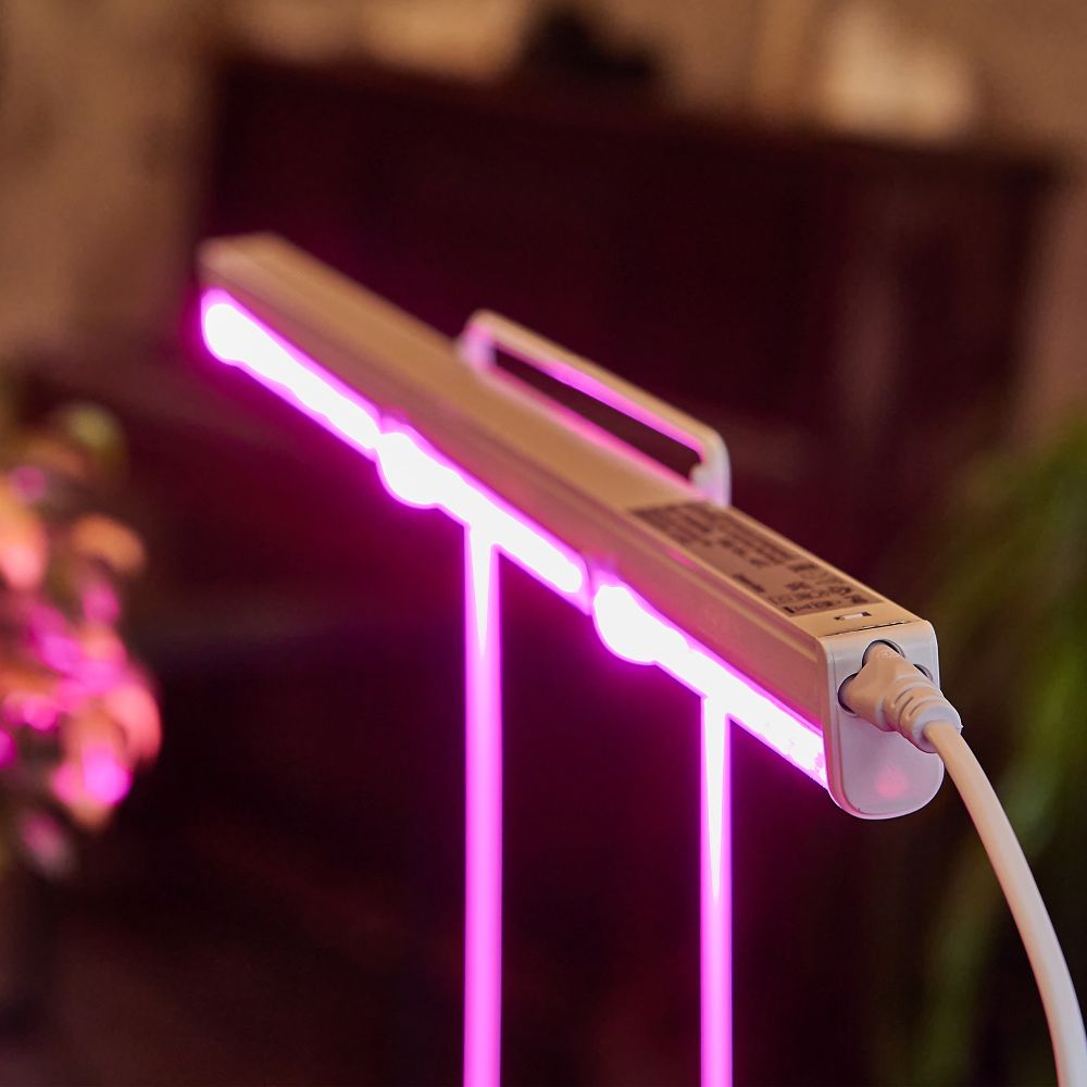 ULI-P42-18W-SPBX IP40 WHITE Светильник для растений светодиодный линейный. 560мм. выкл. на корпусе. Алюминий. Спектр с дальним красным для рассады и досвечивания в период роста. TM Uniel