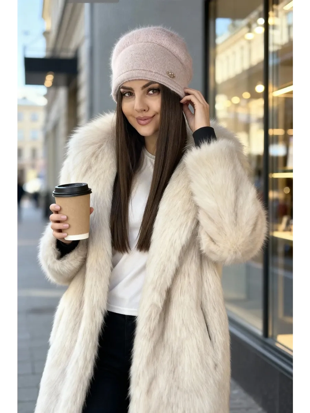 Шапка зимняя вязаная из ангоры тёплая объёмная с брошью