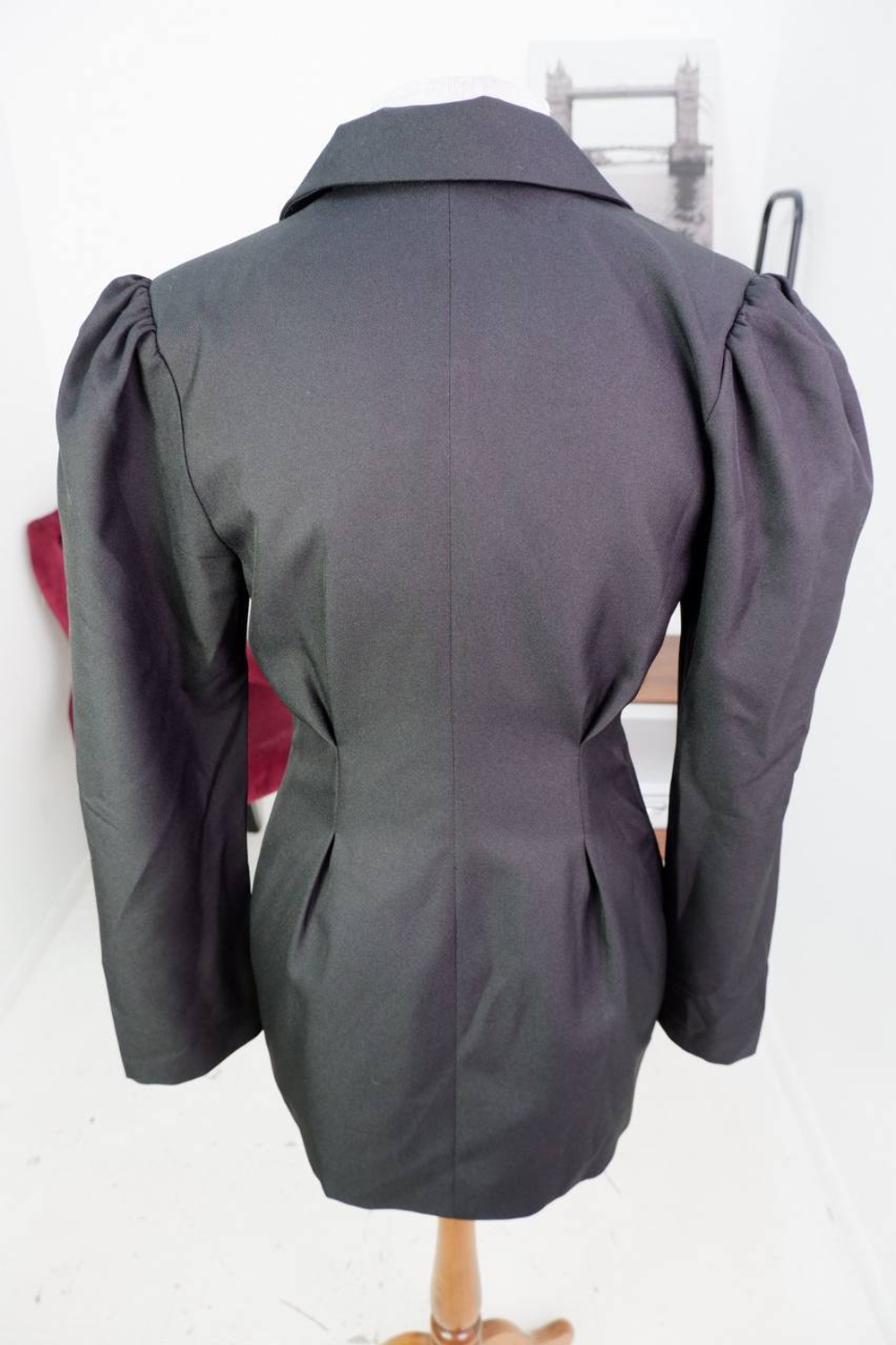 Жакет приталенный, визуально на 44 размер