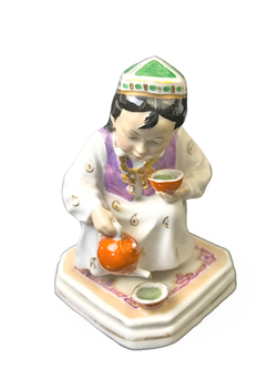 Фарфоровая статуэтка "Маленькая хозяйка" ДФЗ