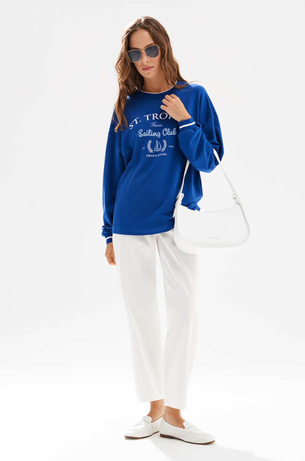 23602 Свитшот женский (ультрамарин)