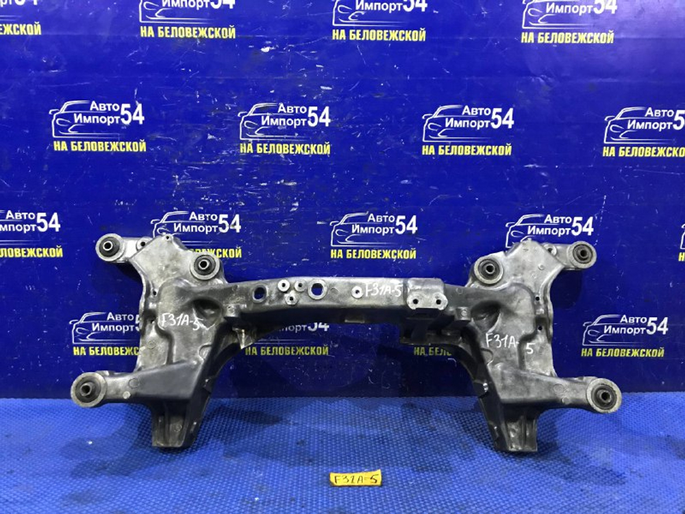 Балка передняя поперечная MITSUBISHI DIAMANTE 2000