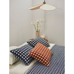 Покрывало из хлопка polka dots темно-синего цвета из коллекции essential, 230х250 см
