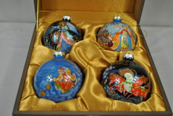 Сувенирный набор из 4-х новогодних шаров "Сказки" с ручной росписью