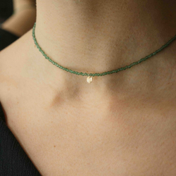 чокер из граненого зеленого агата с «мятым листом» на замке