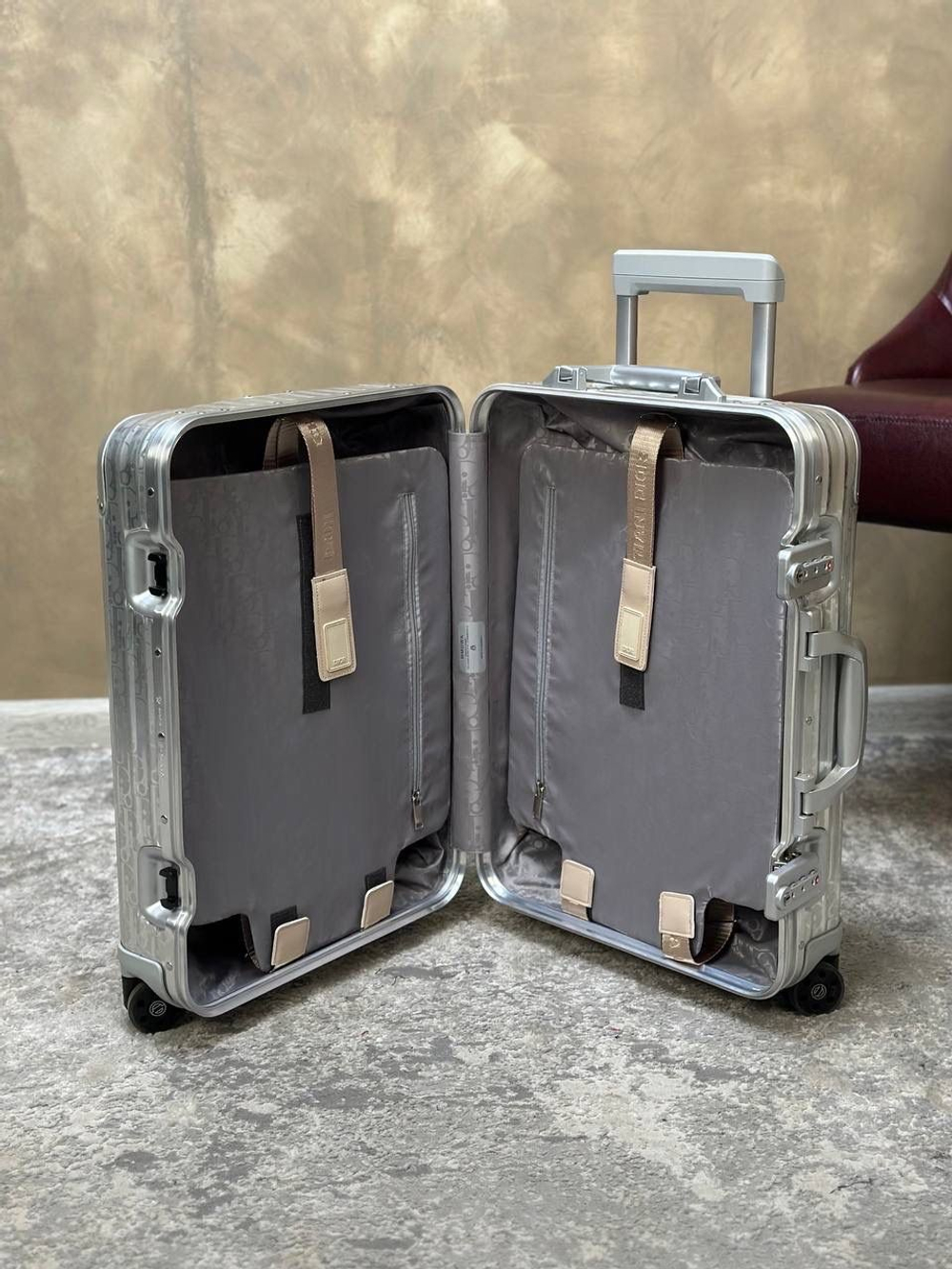 Чемодан Rimowa Dior