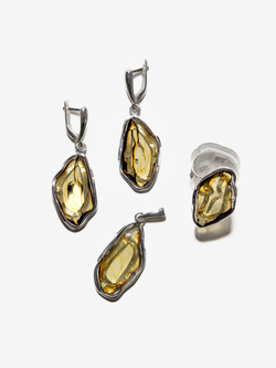 Уникальный серебряный кулон с цельным янтарем, серебро 925 пробы