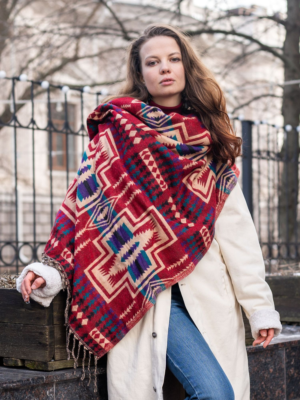 Палантин теплый с орнаментом Навахо