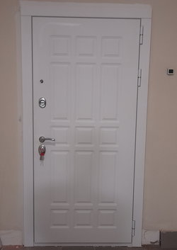 Входная металлическая белая дверь RеX (РЕКС) 8 Силк сноу / Смальта узор Силк сноу