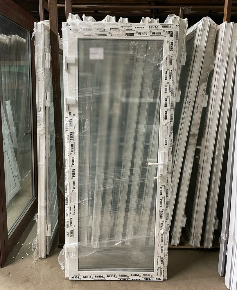 Пластиковая дверь 204(в) х 96(ш) лев РЕХАУ новая