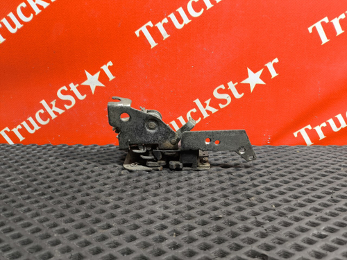 Замок двери левой