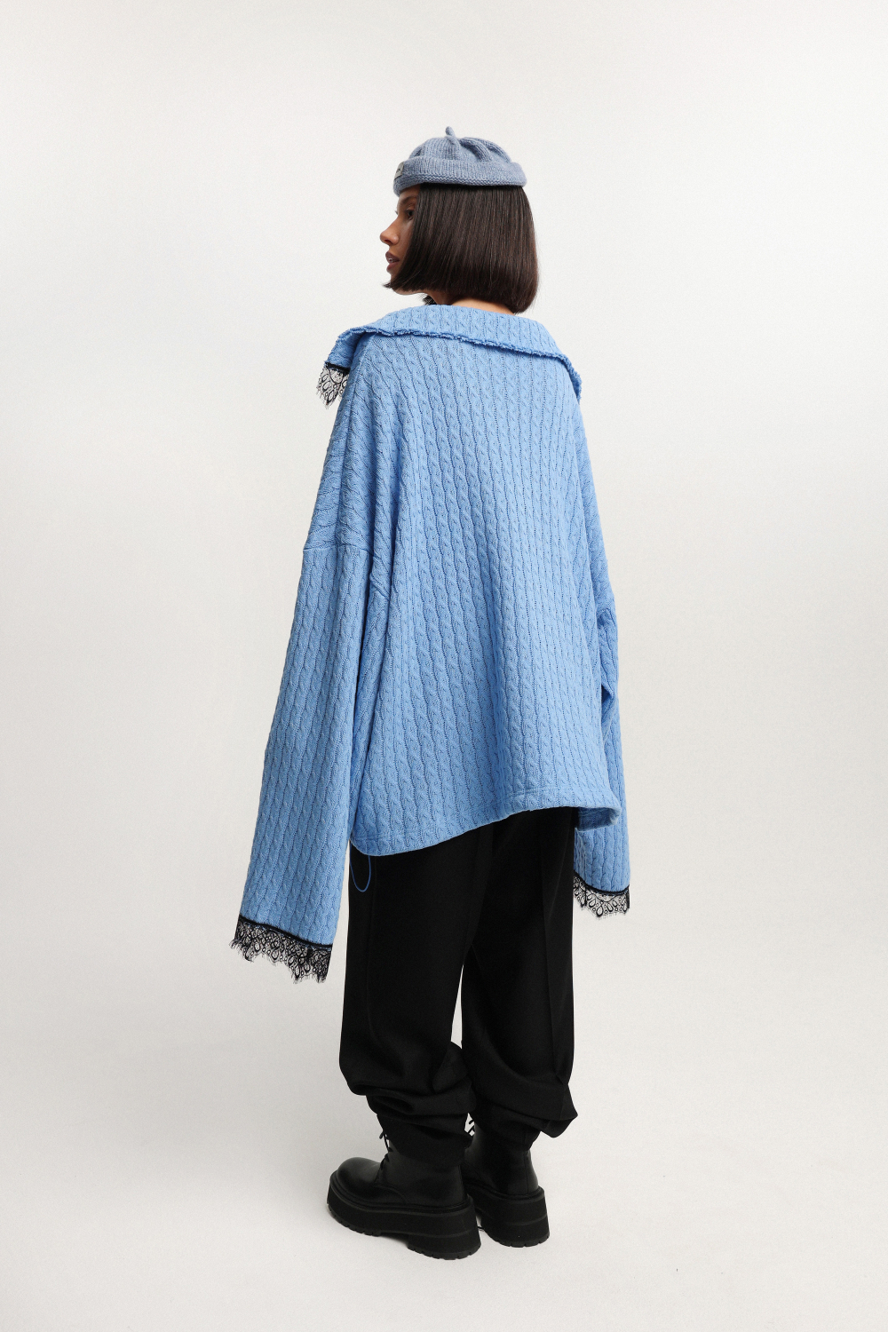 Джемпер с кружевом