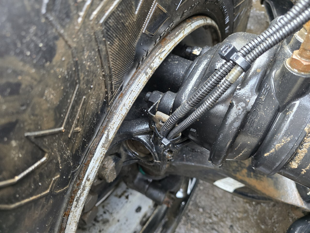 Суппорт передний правый 2023г