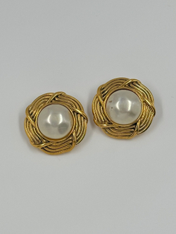 Клипсы с «жемчугом» Chanel