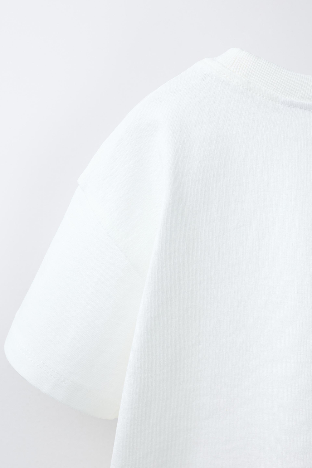 ZARA ФУТБОЛКА С КАРМАНОМ И ВОЛАНАМИ, БЕЛЫЙ