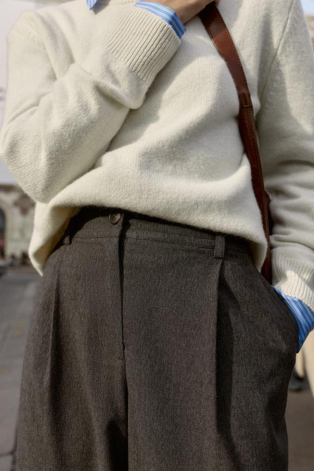 ZARA БРЮКИ С ЗАЩИПАМИ И ЭЛАСТИЧНЫМ ПОЯСОМ СЗАДИ, КОРИЧНЕВЫЙ