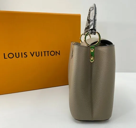Сумка Louis Vuitton Capucines BB бежевый