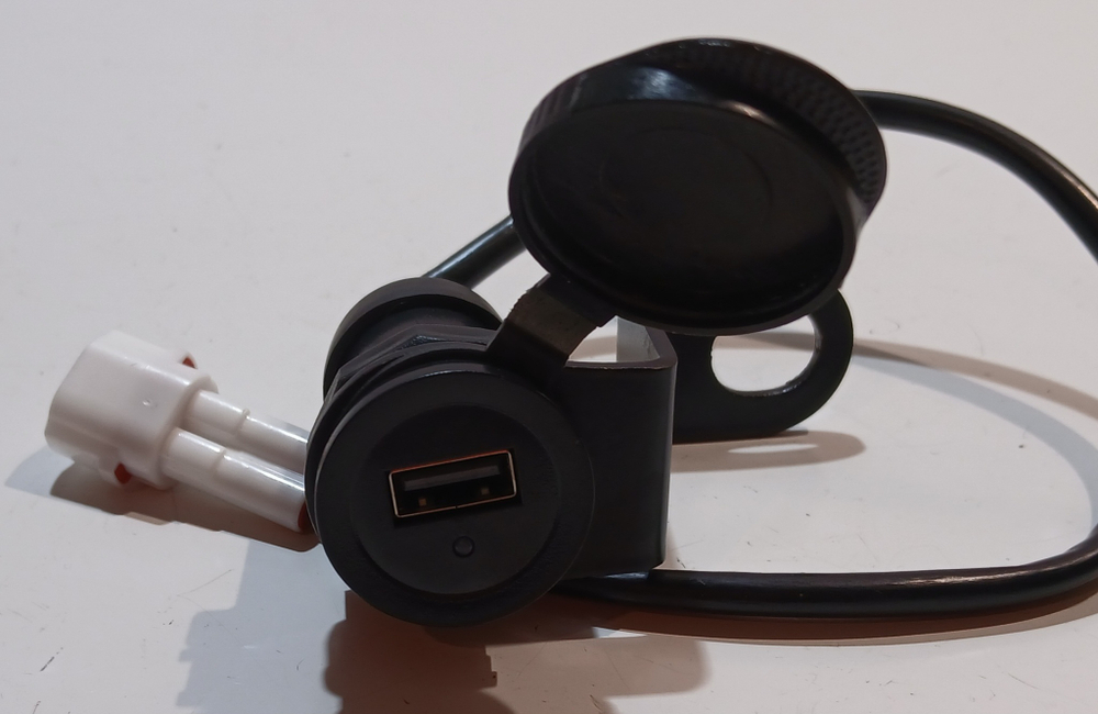 USB разъем с креплением мотоцикл BSE Z5 21/18 Storm