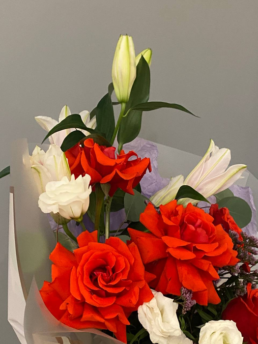 Букет с красными французскими розами "Поэт"