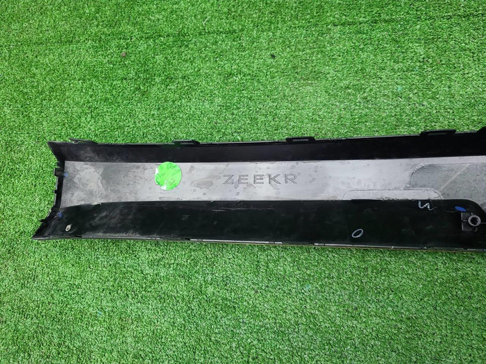 Накладка переднего бампера Zeekr 001 (2021-2024)