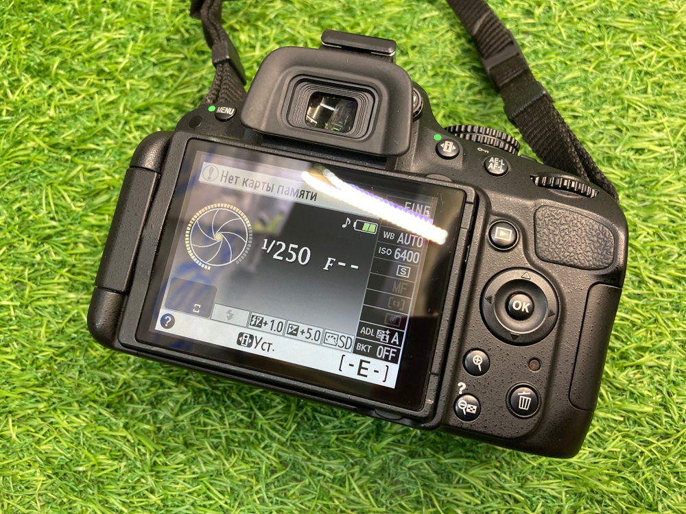 Nikon D5100 kit 18-55mm ED II 7.000 кадров