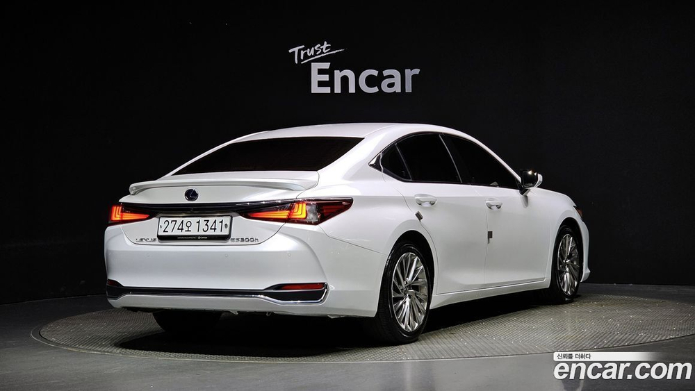 Lexus ES300h 7 Generation Executive (01.2020)