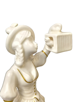 Статуэтка винтажная "Девушка с птичьими клетками" Goebel