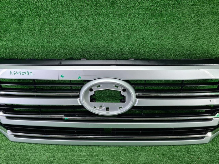 Решетка радиатора Toyota Land Cruiser 300 2021-нв