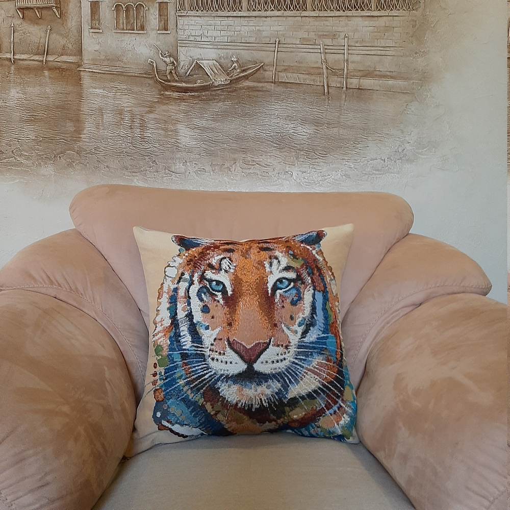 Наволочка гобеленовая декоративная для интерьерной подушки Бенгальский тигр 47х47
