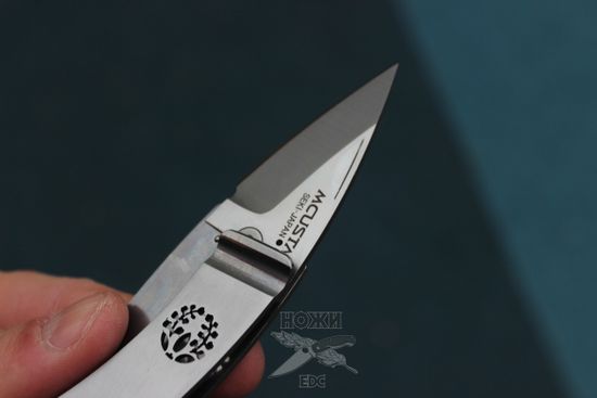 Складной нож -зажим для купюр Mcusta FUJI (глициния) MC-0084 c клинком из стали AUS-8, рукоять Stainless Steel