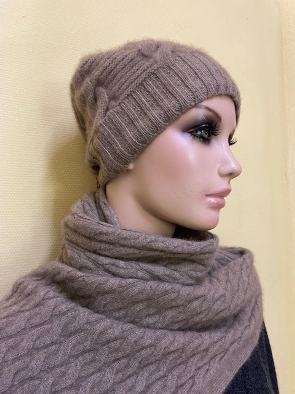 Шапка женская.