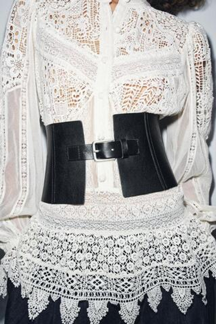 ZARA КОЖАНЫЙ РЕМЕНЬ-КОРСЕТ С ТЕКСТУРОЙМ, ЧЕРНЫЙ