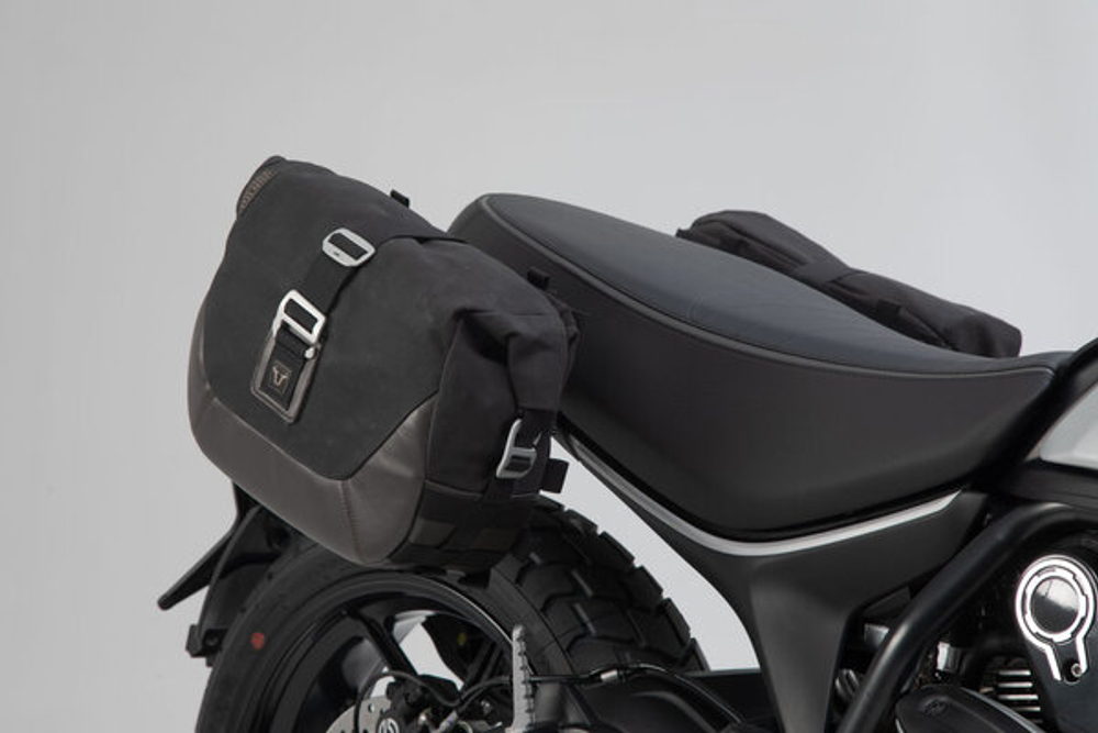 BC.HTA.00.401.10200L SW-MOTECH LEGEND GEAR SIDE BAG LC1 LH (BLK)