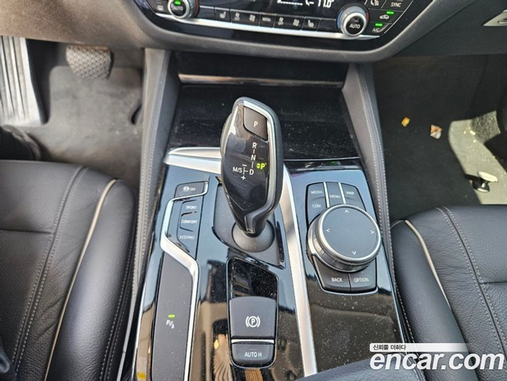 BMW 5 Series (G30) 520i Luxury (08.2019)
