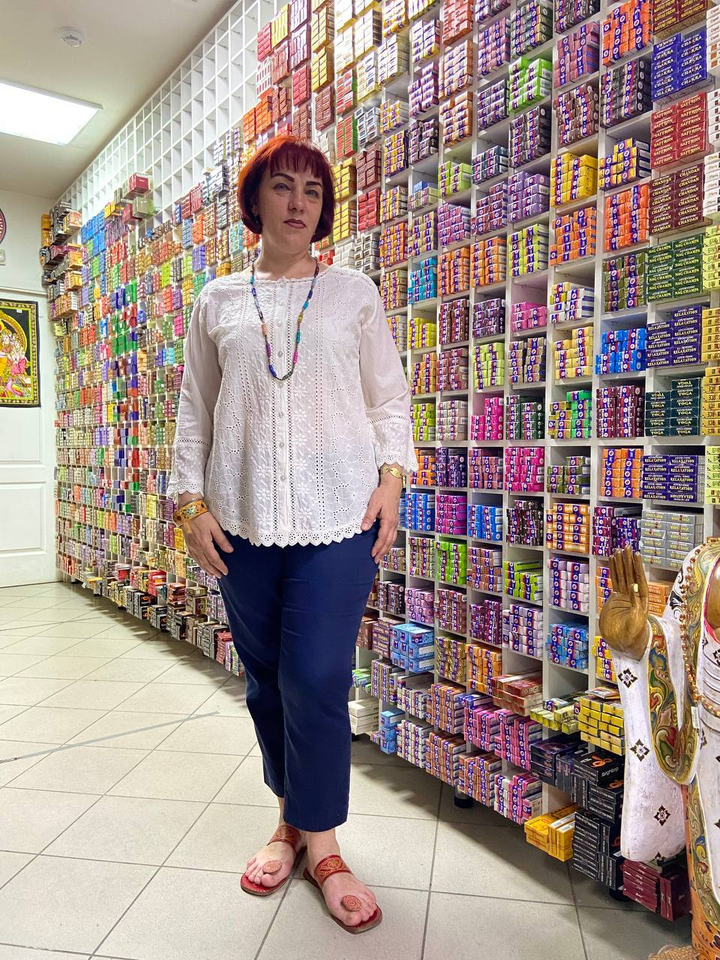 Блузка Gang на пуговицах с вышивкой и кружевом на подоле цвет белый Хлопок 100%