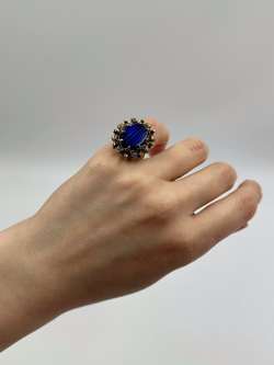 Кольцо с синей вставкой