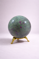 Шар из рубина в фуксите