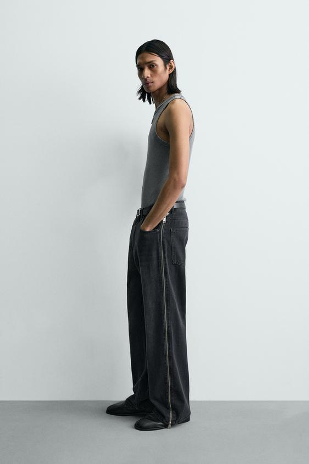 ZARA ДЖИНСЫ FLARED С МОЛНИЯМИ, УГОЛЬНЫЙ