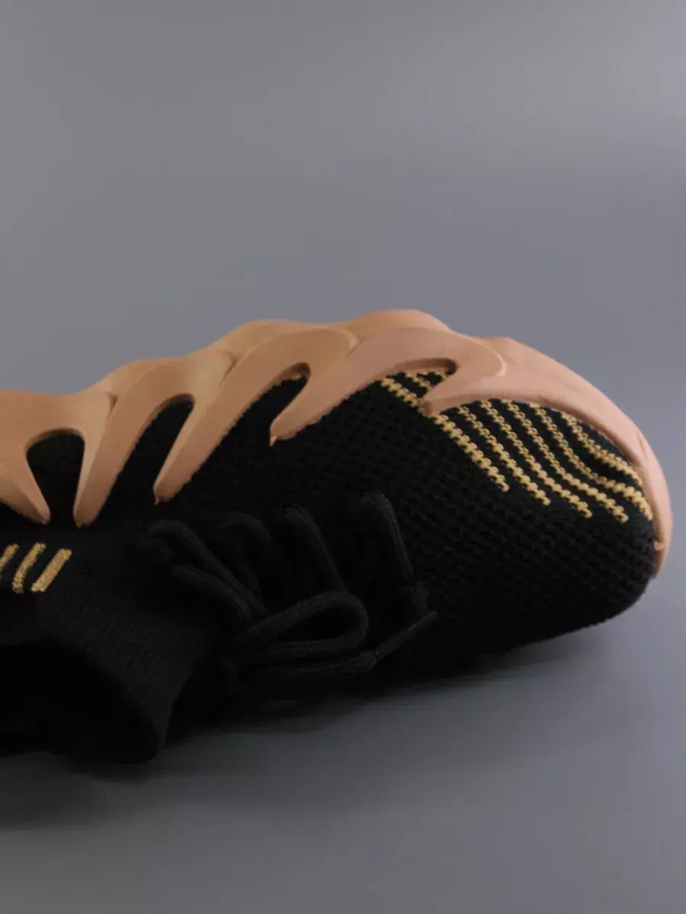 Кроссовки Изики детские - Yeezy boost- черно-коричневые