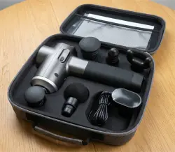 Beoka S6 в открытом кейсе