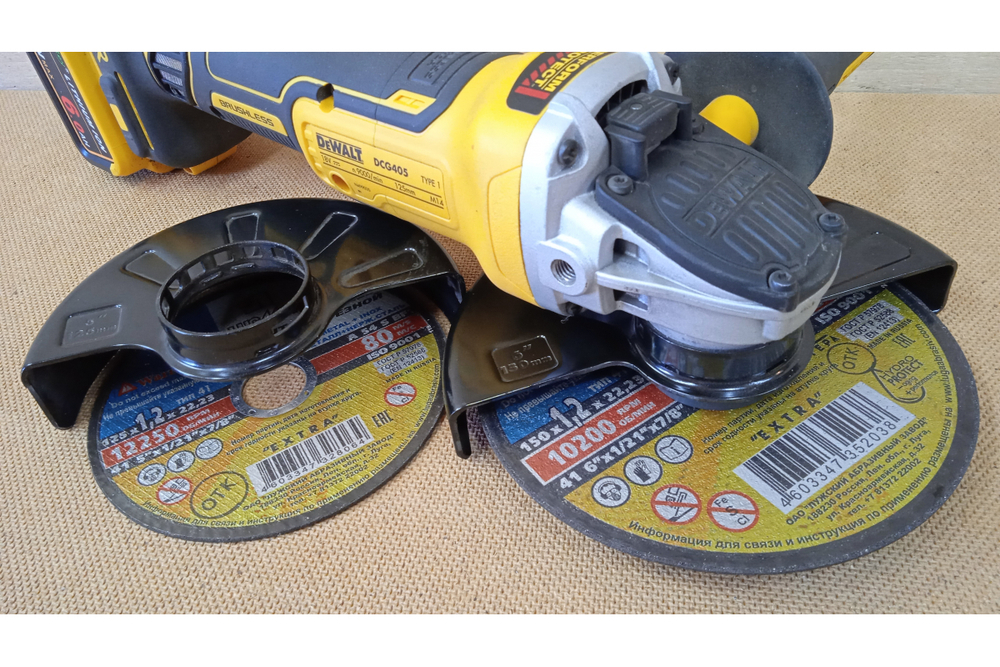 Бесщеточная угловая шлифмашина DEWALT DCG405NT